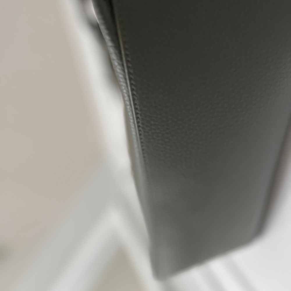 Cuyana italian leather system zipper tote 16” in olive green - Picture 7 of 12